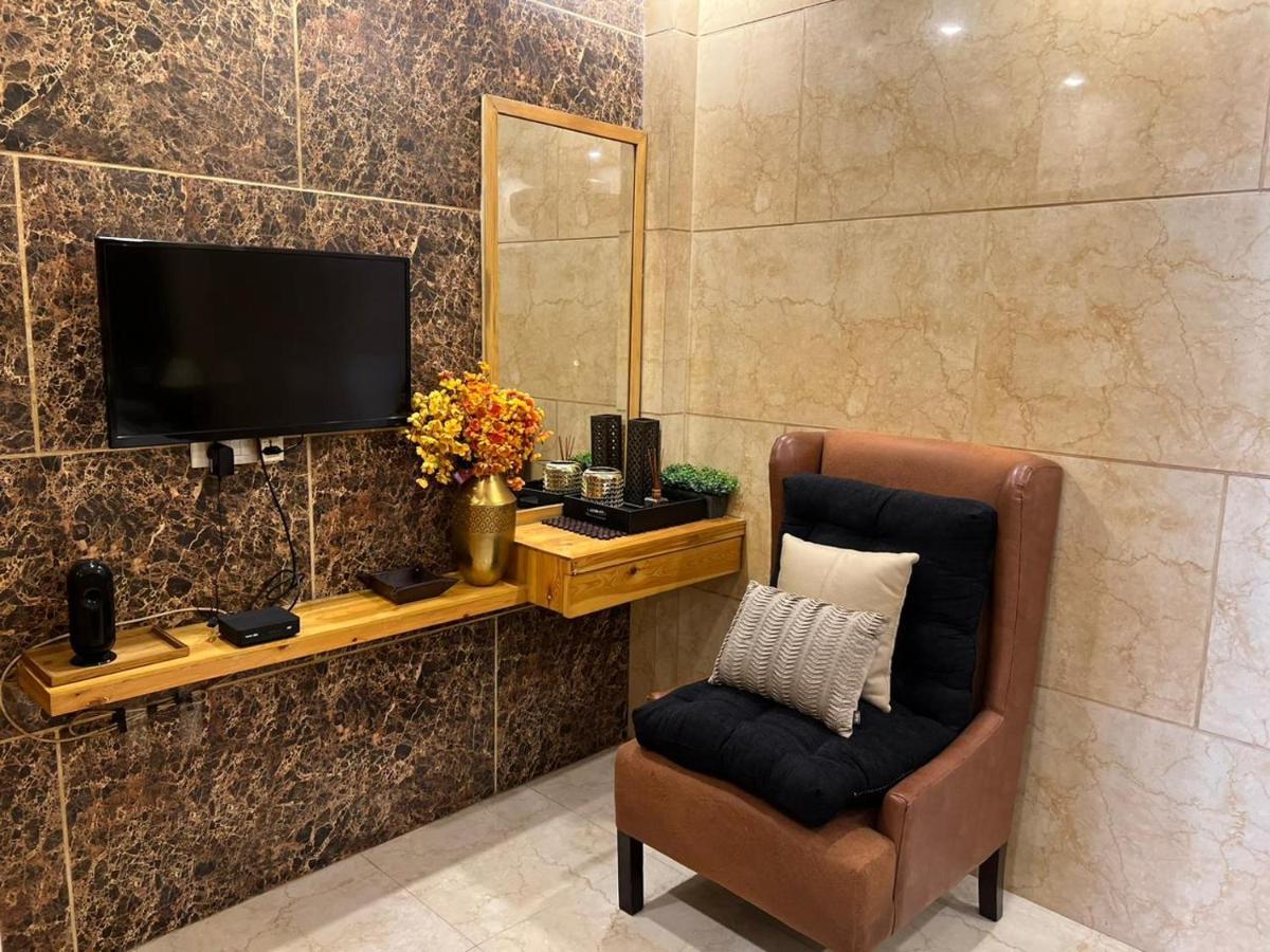 Divine Studios Rajouri Garden New Delhi Luaran gambar