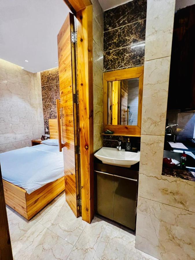 Divine Studios Rajouri Garden New Delhi Luaran gambar
